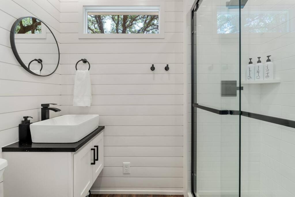 The Lonely Bull Luxury Container Home On 5 Acres ウェザーフォード エクステリア 写真
