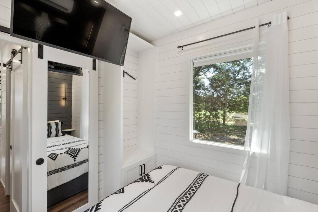The Lonely Bull Luxury Container Home On 5 Acres ウェザーフォード エクステリア 写真