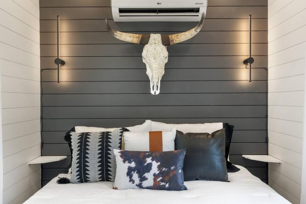 The Lonely Bull Luxury Container Home On 5 Acres ウェザーフォード エクステリア 写真