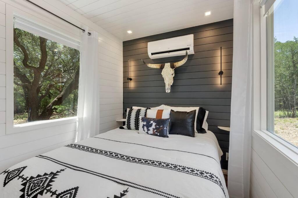 The Lonely Bull Luxury Container Home On 5 Acres ウェザーフォード エクステリア 写真